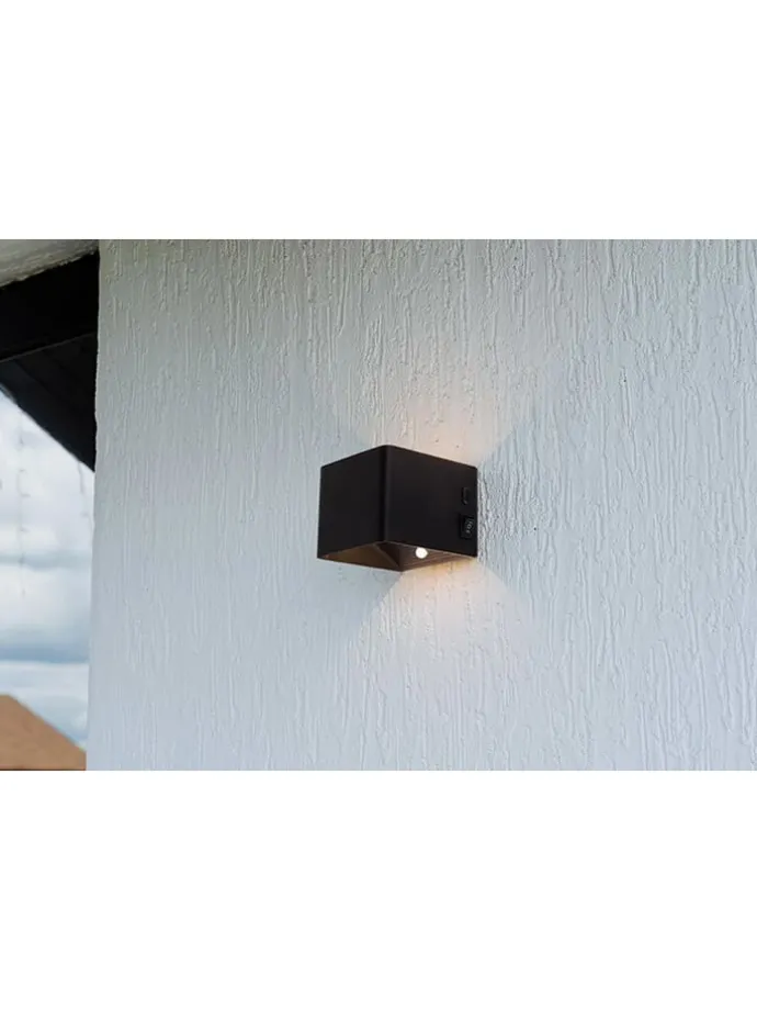 Akku-LED-Wandleuchte "Cube" in Schwarz - (B)10 x (H)8 x (T)10 cm