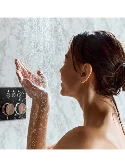 Digitales Duschsystem ''Aquadot'' in Schwarz/ Chrom