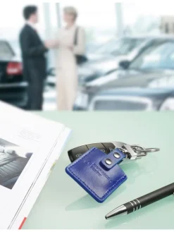 Finder Mini dunkelblau, Finder 2 hellblau, Finder 2 in Ledertasche Navy Blue