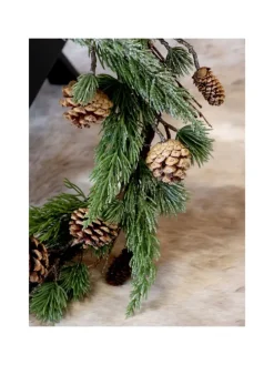 Fleur Kranz aus Zweigen mit Zapfen in grün
