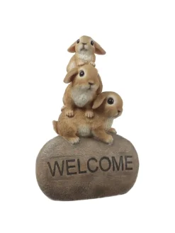Gartenfigur Welcome 3 Häschen auf Stein H: 26cm in braun