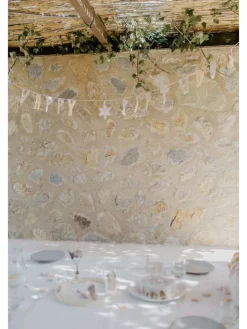 Girlande happy birthday' in lavender in lavender