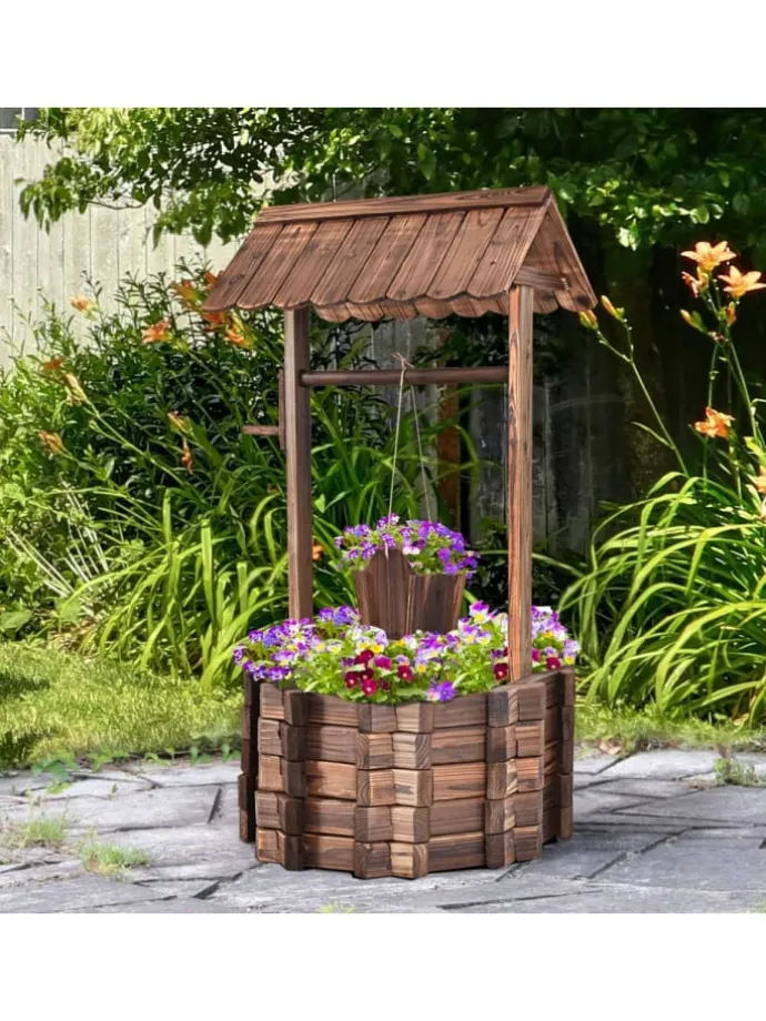 Holzbrunnen mit Dach in Braun