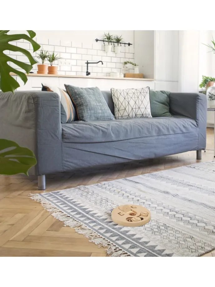 Intelligenzspielzeug in Natur