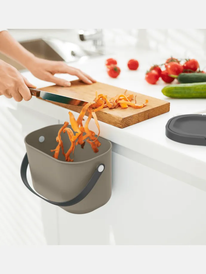 Komposteimer mit Hängevorrichtung 3.2 l ALBULA in Cappuccino