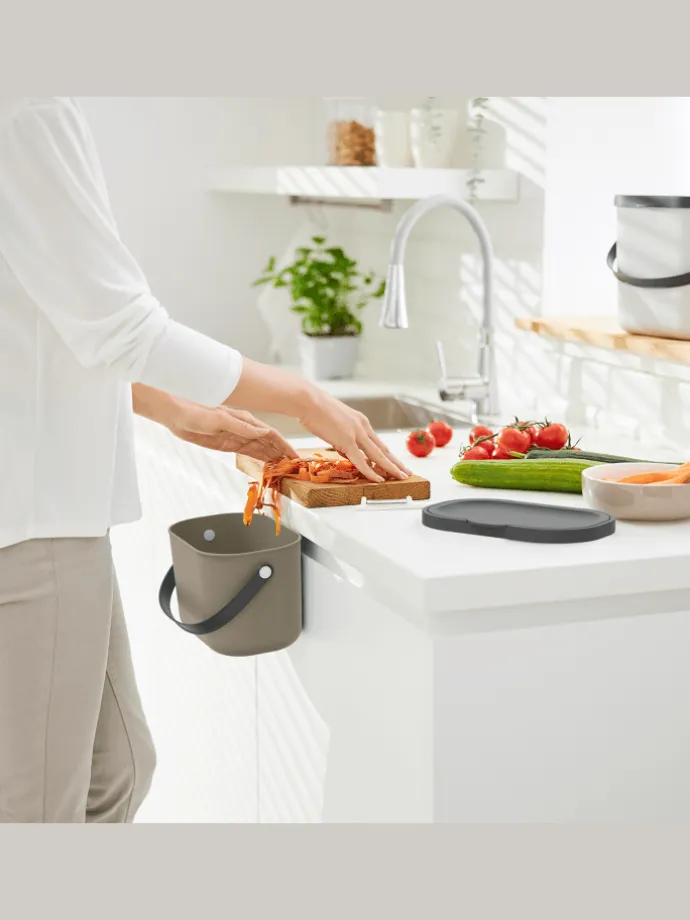 Komposteimer mit Hängevorrichtung 3.2 l ALBULA in Cappuccino