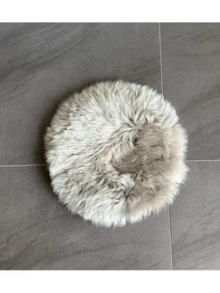 Lammfell-Sitzauflage in Taupe