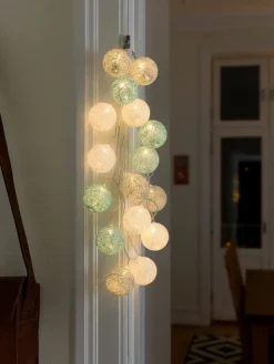 LED-Dekolichterkette "Baumwollkugeln" in Hellblau/ Grau/ Weiß
