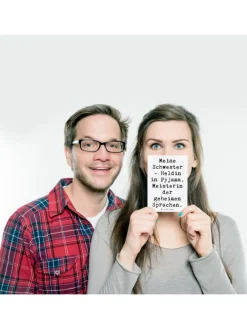 Postkarte Schwester Heldin mit Spruch in Weiß