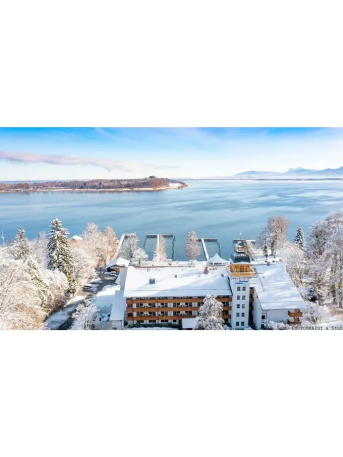 REISESCHEIN: 3 bis 4 Tage für zwei Personen im Yachthotel Chiemsee, Frühstück/HP