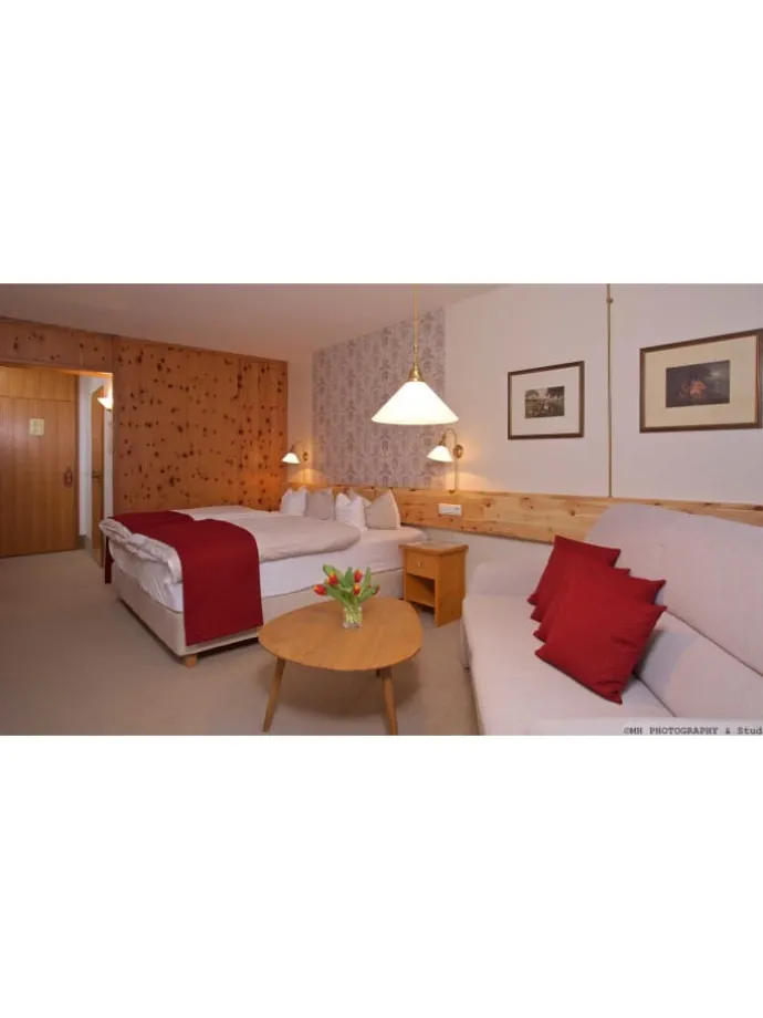 REISESCHEIN: 3 bis 4 Tage für zwei Personen im Yachthotel Chiemsee, Frühstück/HP