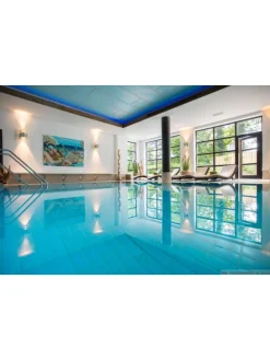 REISESCHEIN: 3 bis 4 Tage für zwei Personen im Yachthotel Chiemsee, Frühstück/HP