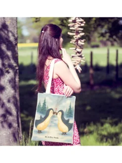 Umhängetasche Pinguine Kuss Design ohne Spruch in Weiß