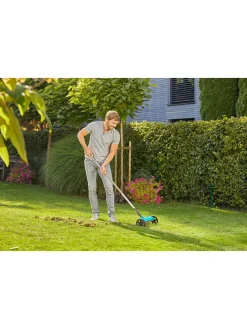 Vertikutier in Hellblau/ Schwarz