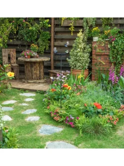 Vogeltränke in Dunkelgrün