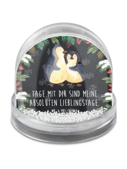 Weihnachts Schneekugel Pinguin umarmen mit Spruch in Kreidetafel